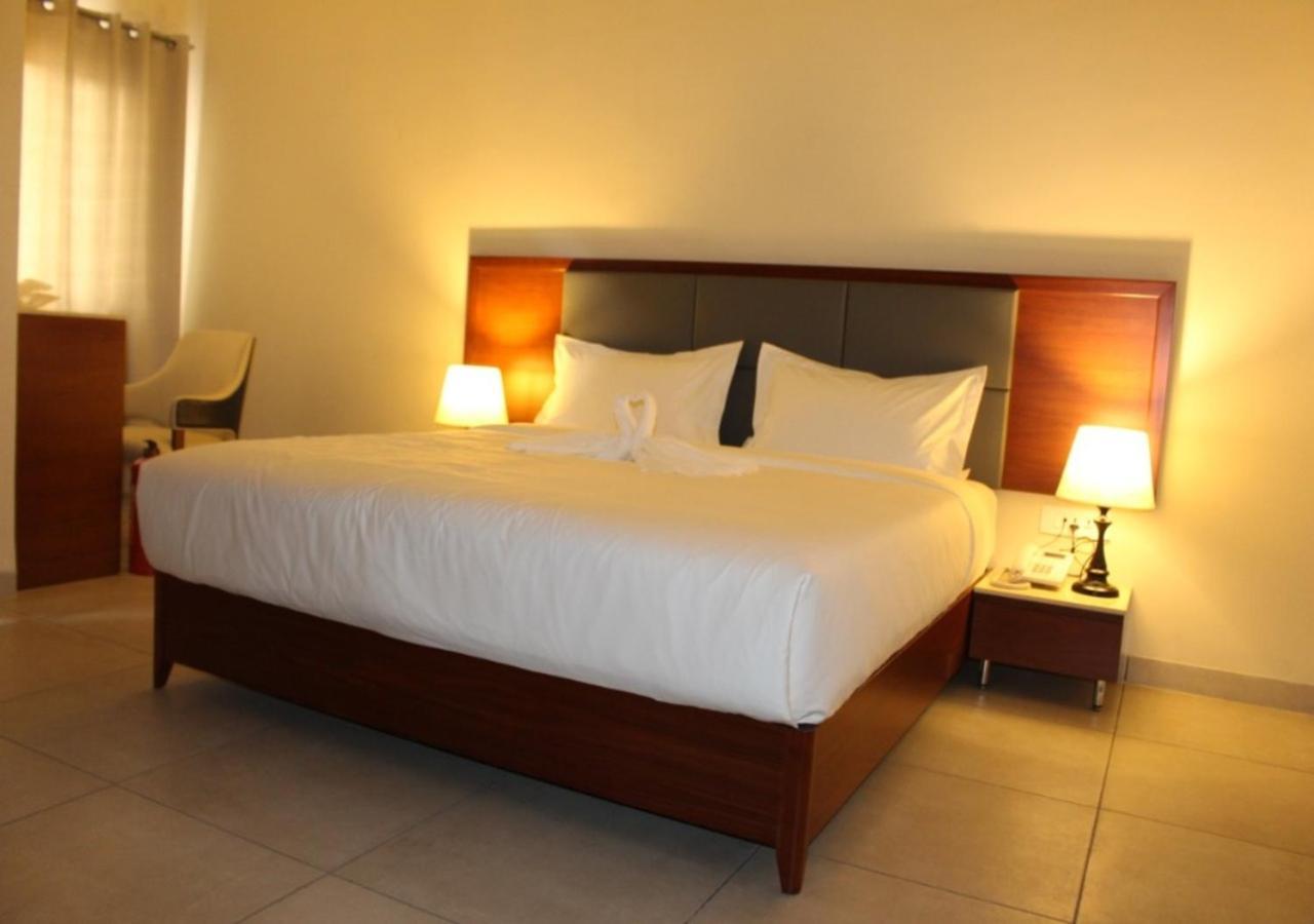 Ixoras Hotel Kinshasa Kültér fotó