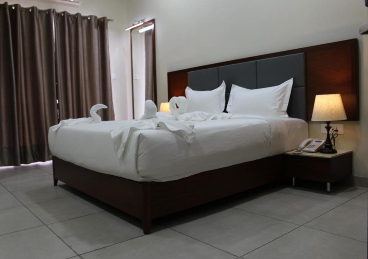 Ixoras Hotel Kinshasa Kültér fotó