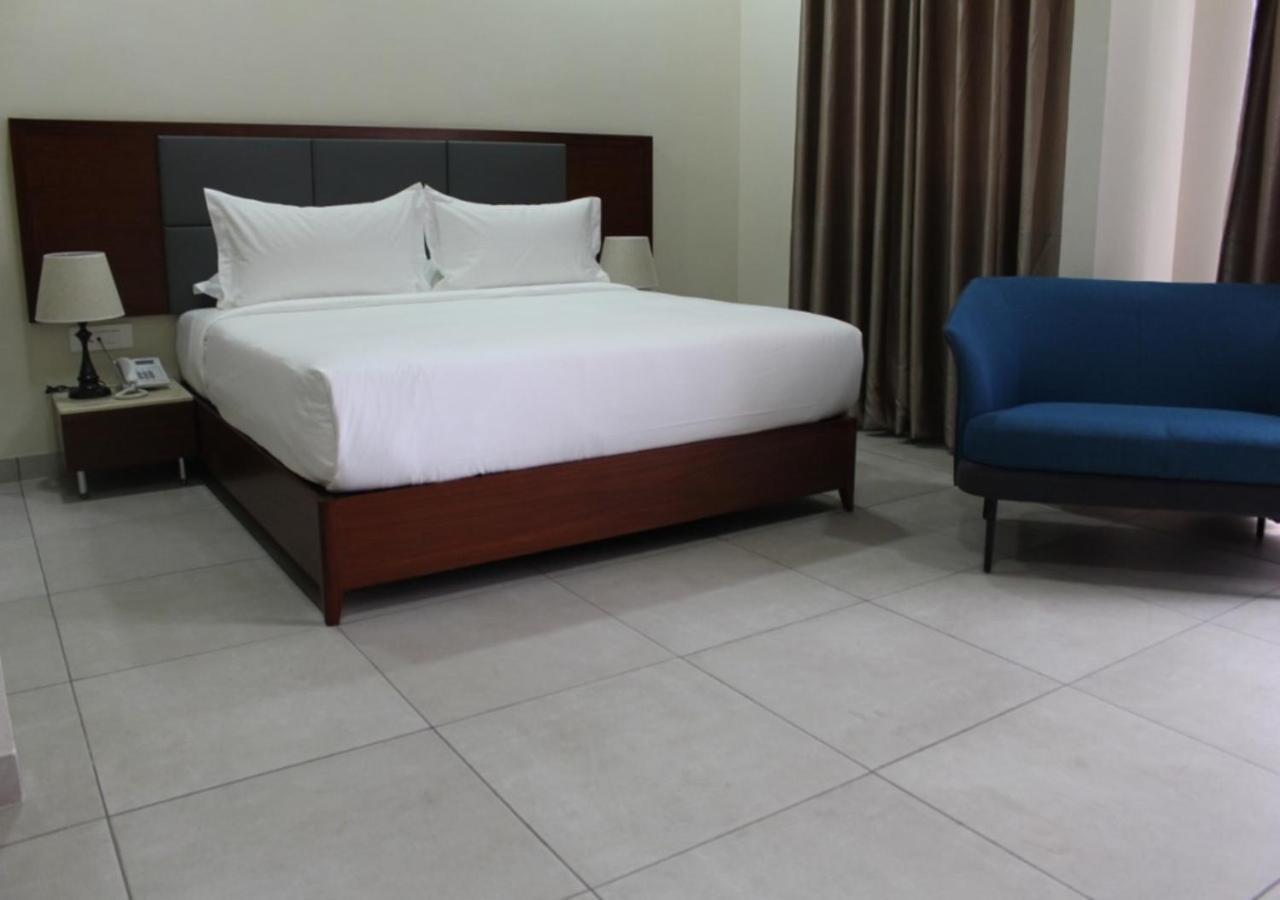 Ixoras Hotel Kinshasa Kültér fotó