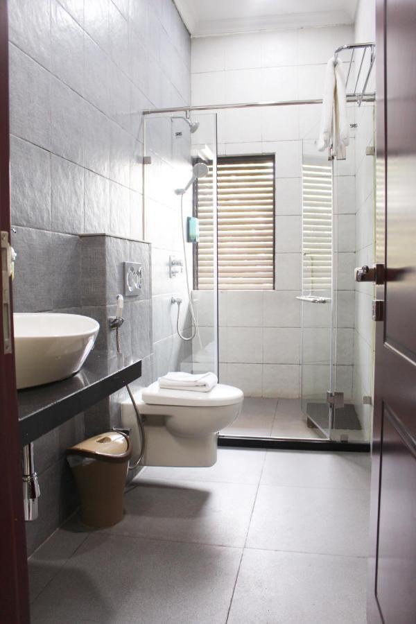 Ixoras Hotel Kinshasa Kültér fotó
