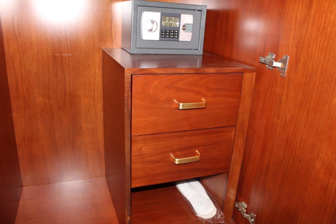 Ixoras Hotel Kinshasa Kültér fotó