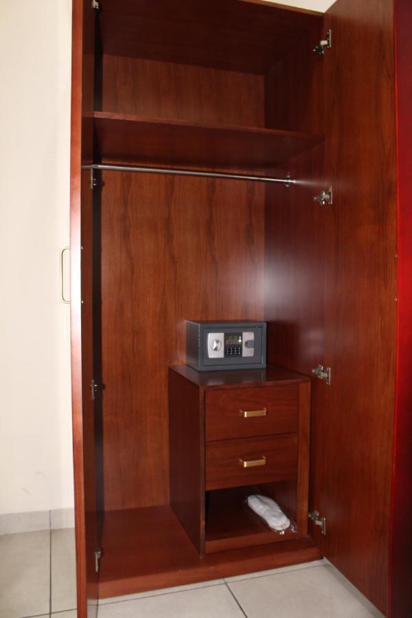 Ixoras Hotel Kinshasa Kültér fotó