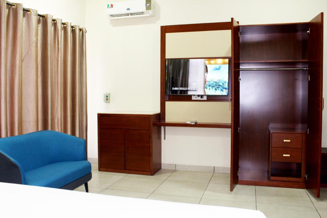 Ixoras Hotel Kinshasa Kültér fotó