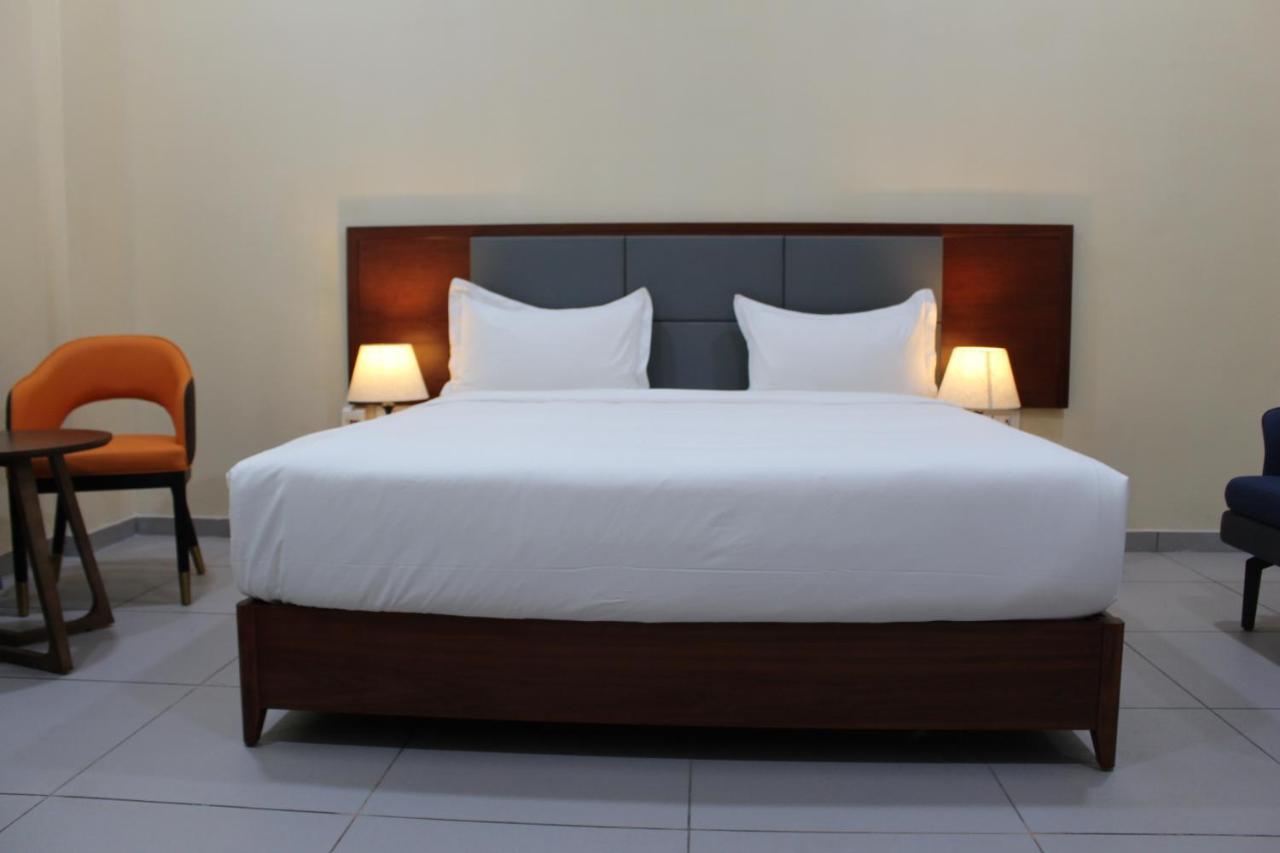Ixoras Hotel Kinshasa Kültér fotó