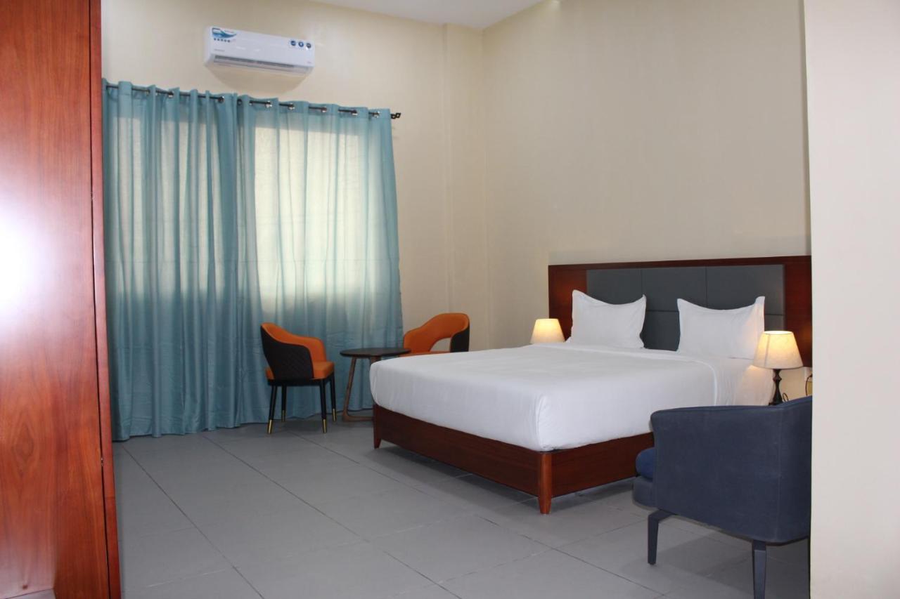 Ixoras Hotel Kinshasa Kültér fotó
