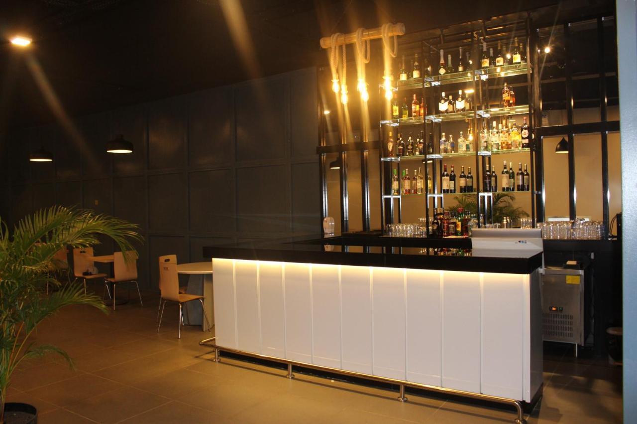 Ixoras Hotel Kinshasa Kültér fotó